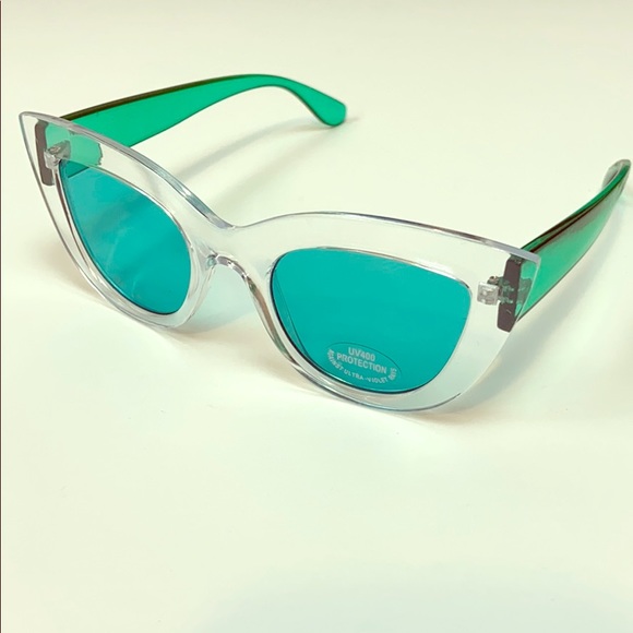 🔥3/10🔥Cat Eye Clear Frame/Green Lens Sunglasses - Picture 1 of 3